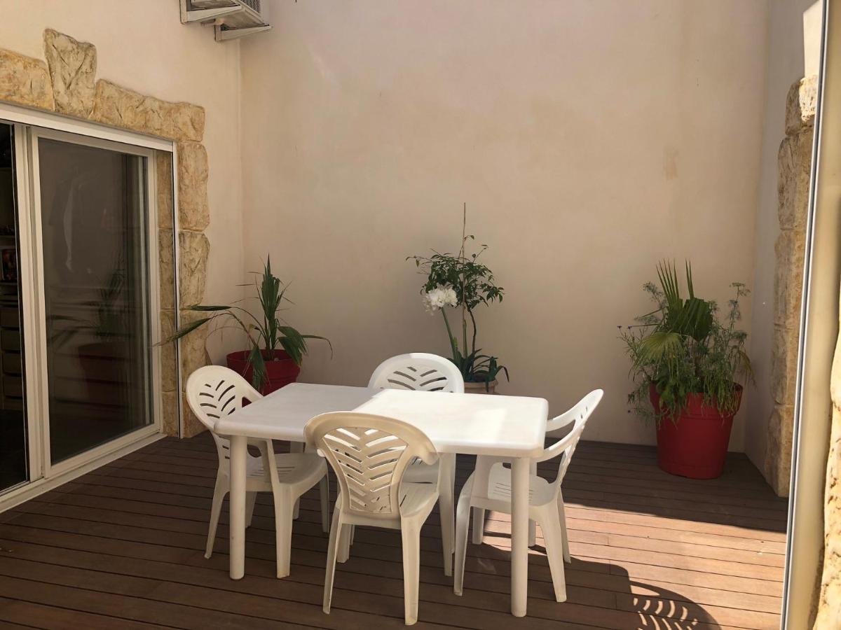 Maison De Village Avec Patio Bessan Exteriör bild